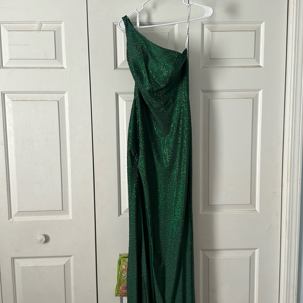 Sherri hill prom dress emerald green one strap.